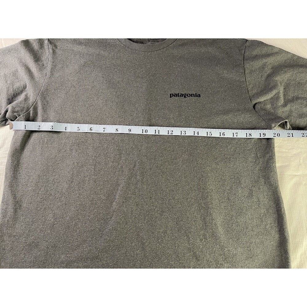 Men's Patagonia P-6 Logo Resonsibili-Tee Size Small Plume Grey Style #38504 - Picture 8 of 12